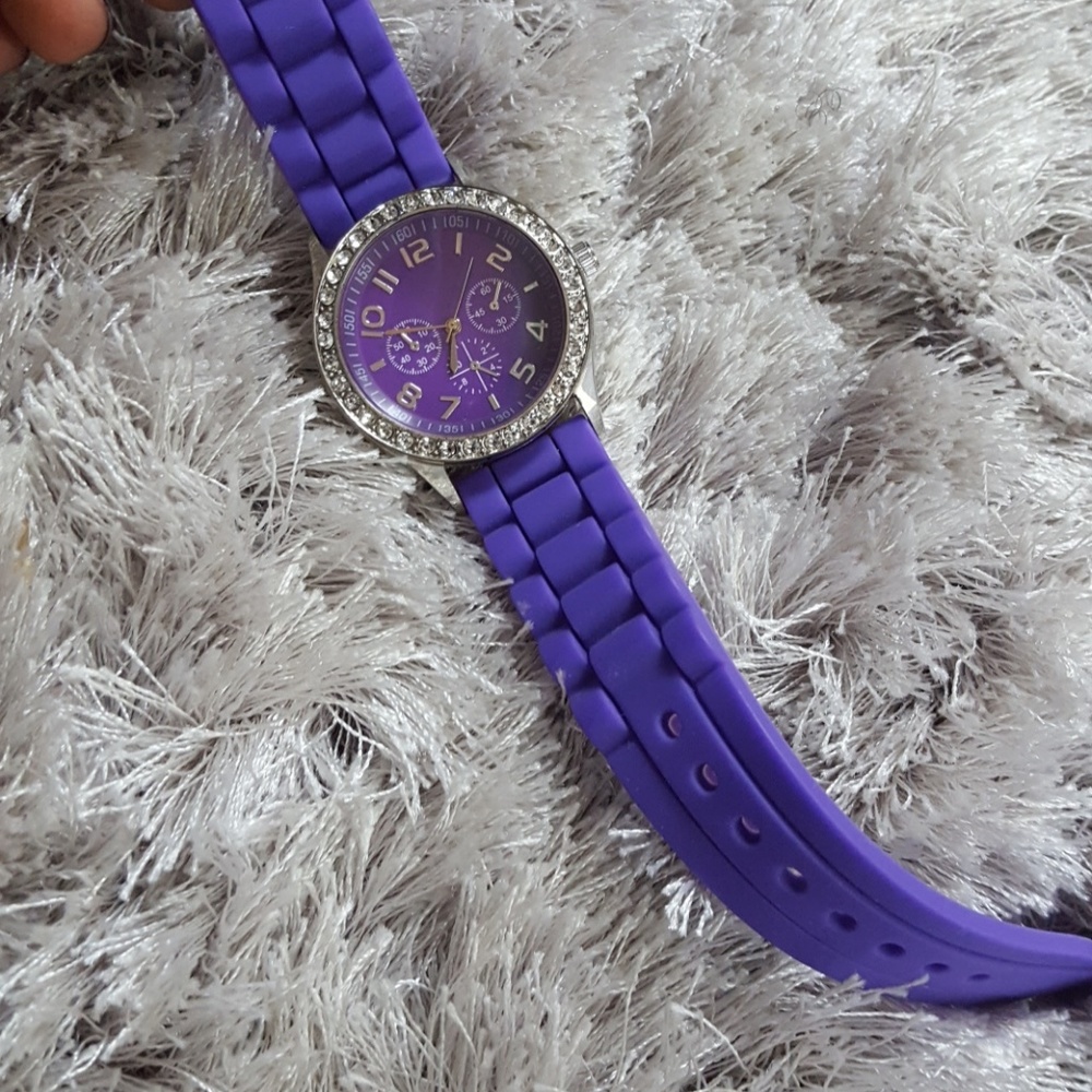 Watch - Picture 2 of 3
